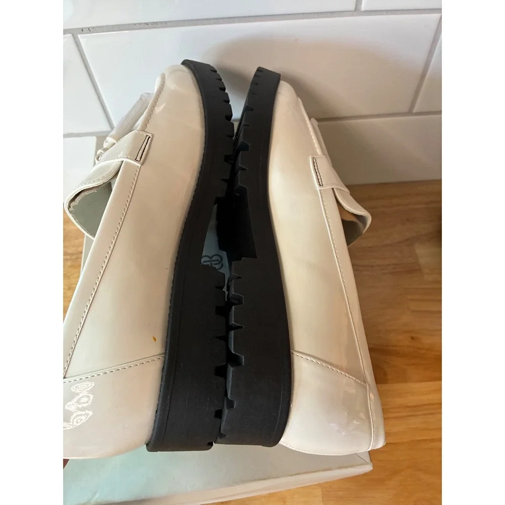 Bandolino Fillup3 Ivory Patent Lug Sole Tassel Loafers Womens 9.5 M NEW